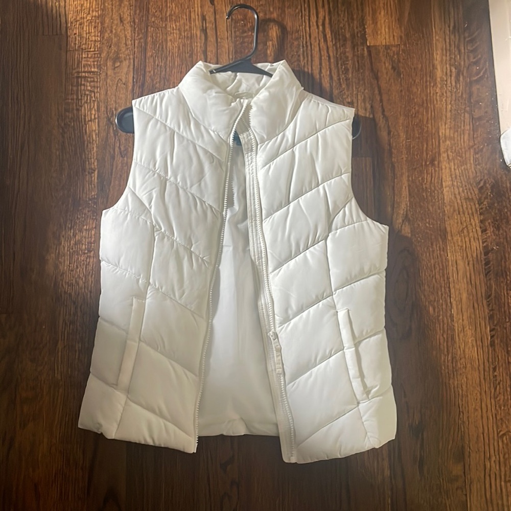 Aeropostale white vest